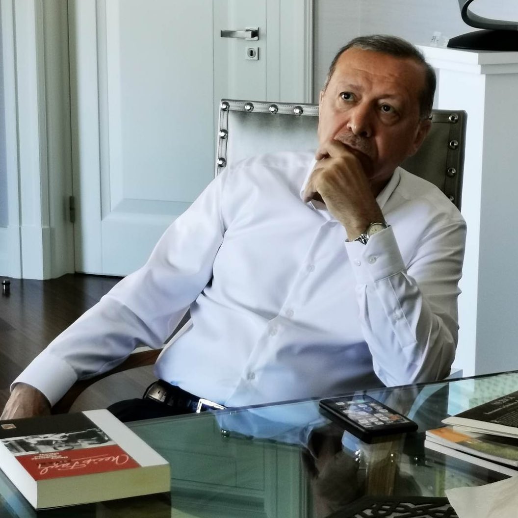 土法關係緊張，土耳其總統艾爾段4日受訪時大嗆，希望法國很快就會「擺脫」法國總統馬克宏，並且形容馬克宏是法國的負擔。   圖：翻攝自Recep Tayyip Erdogan臉書(photo:NewTalk)