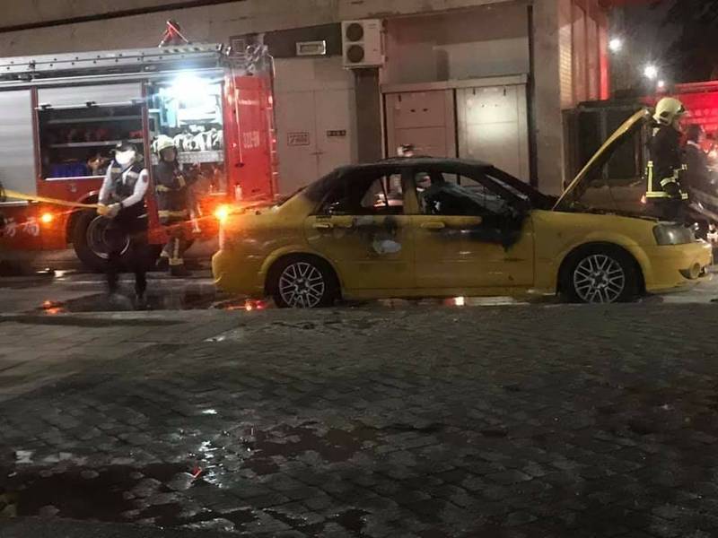 On the night of the 7th, in Kaohsiung City's Qianzhen District, a car burned down in front of Exit 1 of Kaixuan MRT R6 Station.  The man in the driver's seat was burned to death on the spot.Image: Kaohsiung's Top Five Things on Facebook