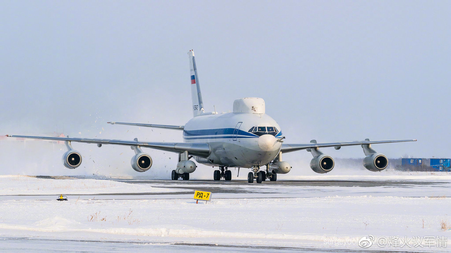 俄罗斯「末日飞机」传出遭窃贼撬开机舱潜入，偷走机上的「敏感设备」。   图：翻摄新浪网(photo:NewTalk)