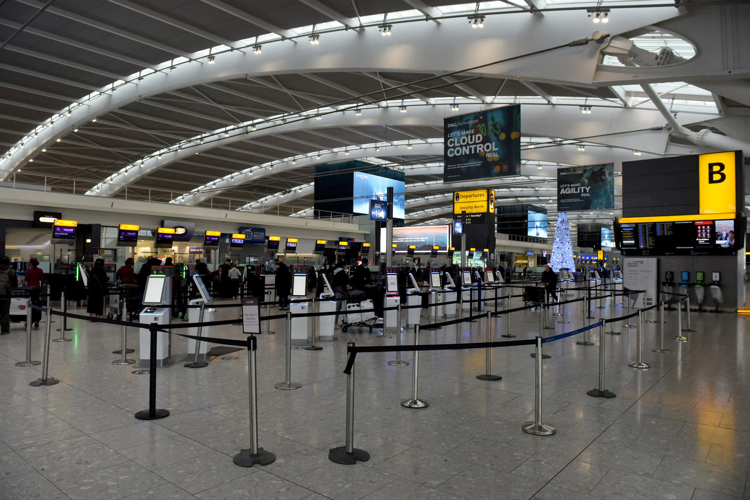 英国希思罗机场的大厅因英国遭多国封锁，而空无一人。   图：翻摄自《环球网》(photo:NewTalk)