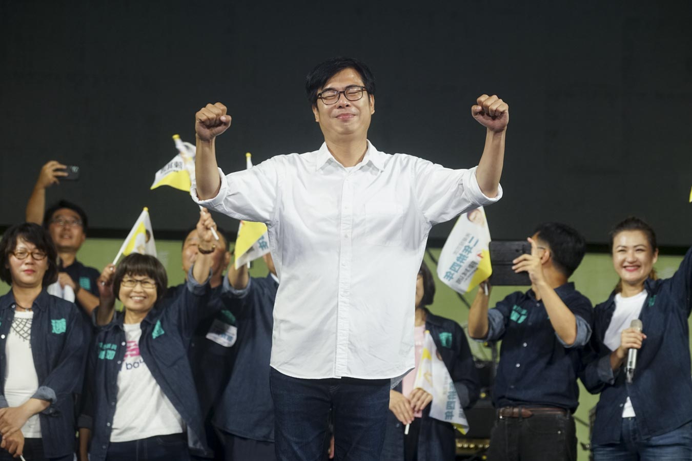 民進黨高雄市長候選人陳其邁在選前之夜表示，高雄是他一生懸命的故鄉，明天的選舉是為了讓高雄市政重開機。圖：張良一/攝