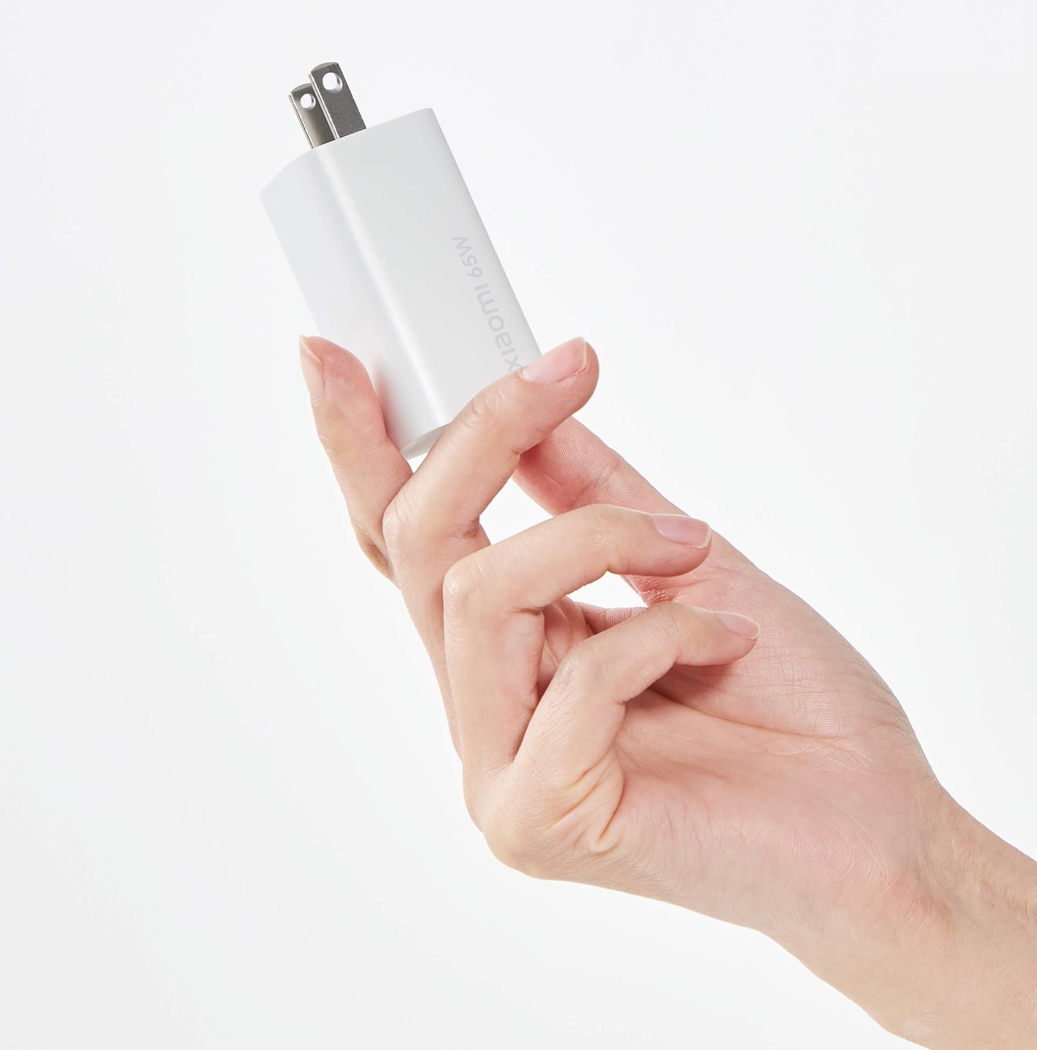 小米宣布取消手機隨盒附送充電器，以響應科技環保。圖為小米充電器示意圖。   圖：取自小米臉書