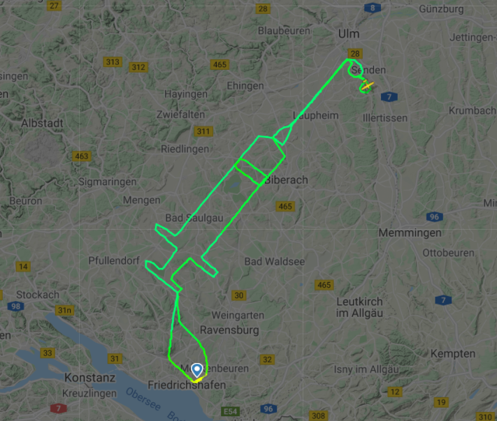 20岁的德国飞行员克莱默（Samy Kramer）以针筒造型规划飞行路线，除提醒民众记得前往接种，也为航空业送上祝福。   图：取自Flightradar24推特(photo:NewTalk)