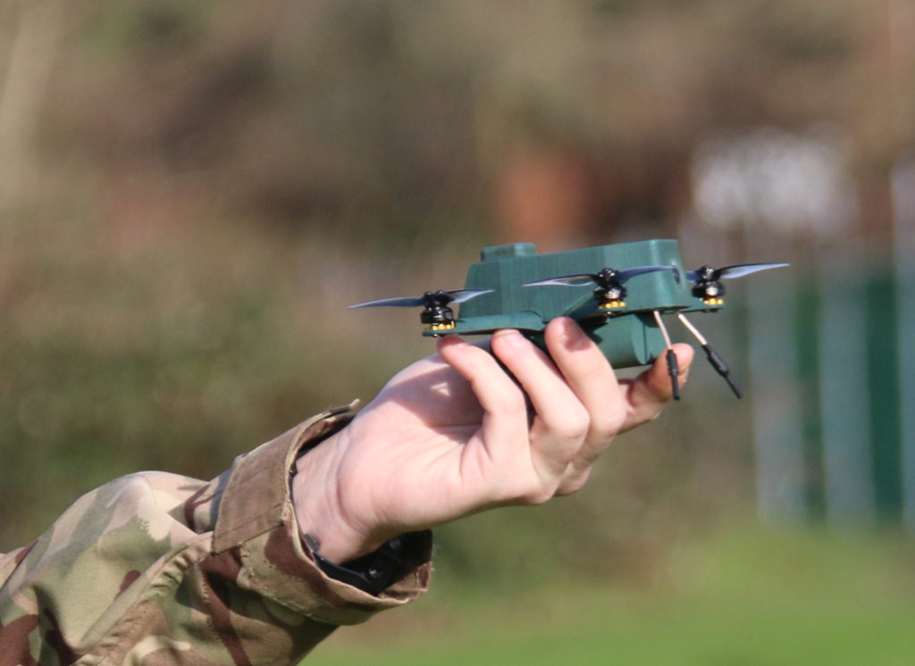 英国最新型无人机只有手掌大，但可以让军方掌握两公里内的情报   图：英国武器制造商BAE Systems提供(photo:NewTalk)