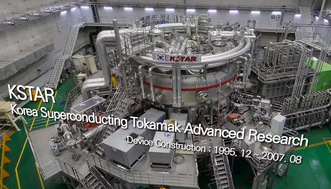 韩国核融合研究所（KFE）研发核融合装置KSTAR，有如小型人造太阳。   图：撷取自KFE官网(photo:NewTalk)