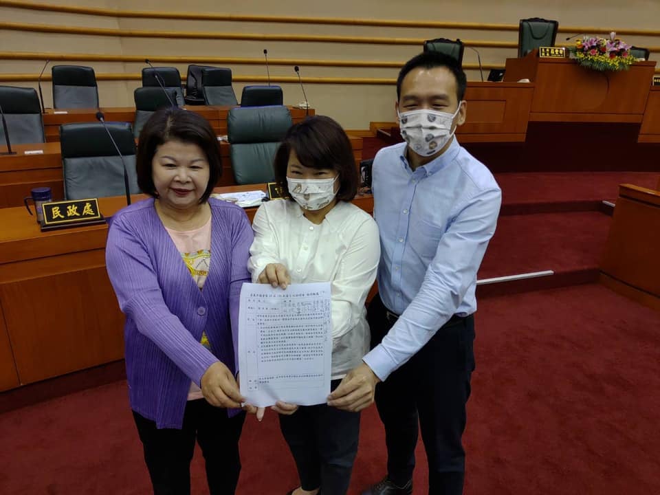 The Kuomintang Group of Chiayi City Council filed a provisional motion today (29), suggesting that if the central government rejects the amendment to the Chiayi City Food Safety Autonomy Regulation, it will apply to the constitutional interpretation. Image: Taken from Facebook by Zhang Xiuhua