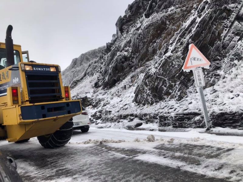 想追雪卻狂打滑！內行曝雪駕技巧