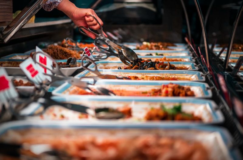 和家人到高檔buffet！他吃這被罵翻