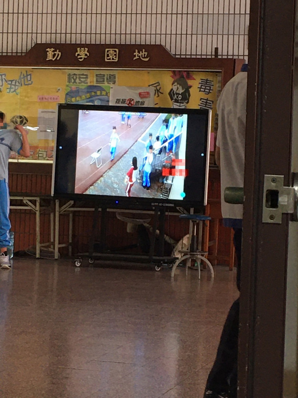 國中公播學生亂丟垃圾影片  人本批反教育作法