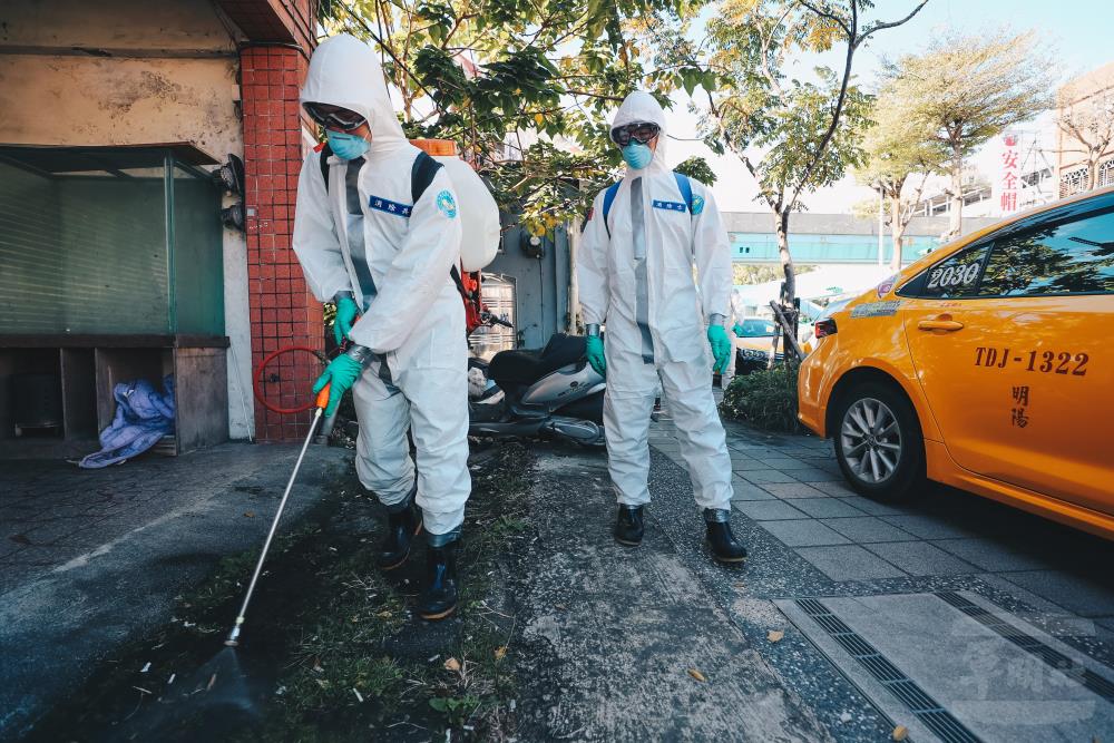 To prevent the virus from entering the community, Taoyuan conducts disinfection operations Image: Military News Agency / Provided