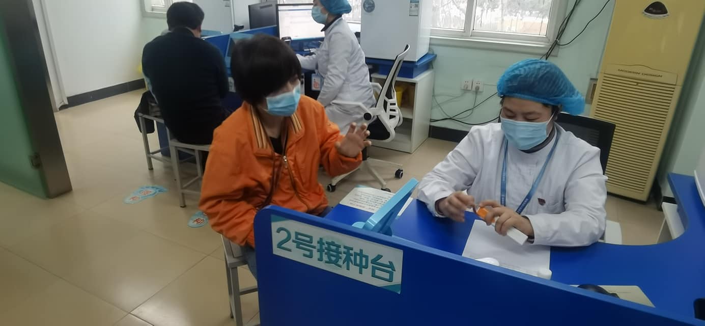 名嘴黃智賢今（22）日透露，自己昨日下午在南京打了新冠疫苗。   圖:翻攝自黃智賢世界臉書