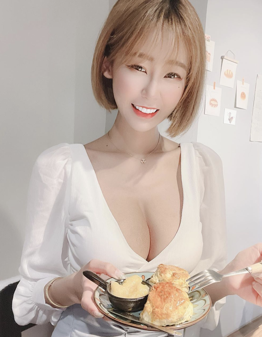 直播主深V分享美食！網口是心非：我真的在看食物