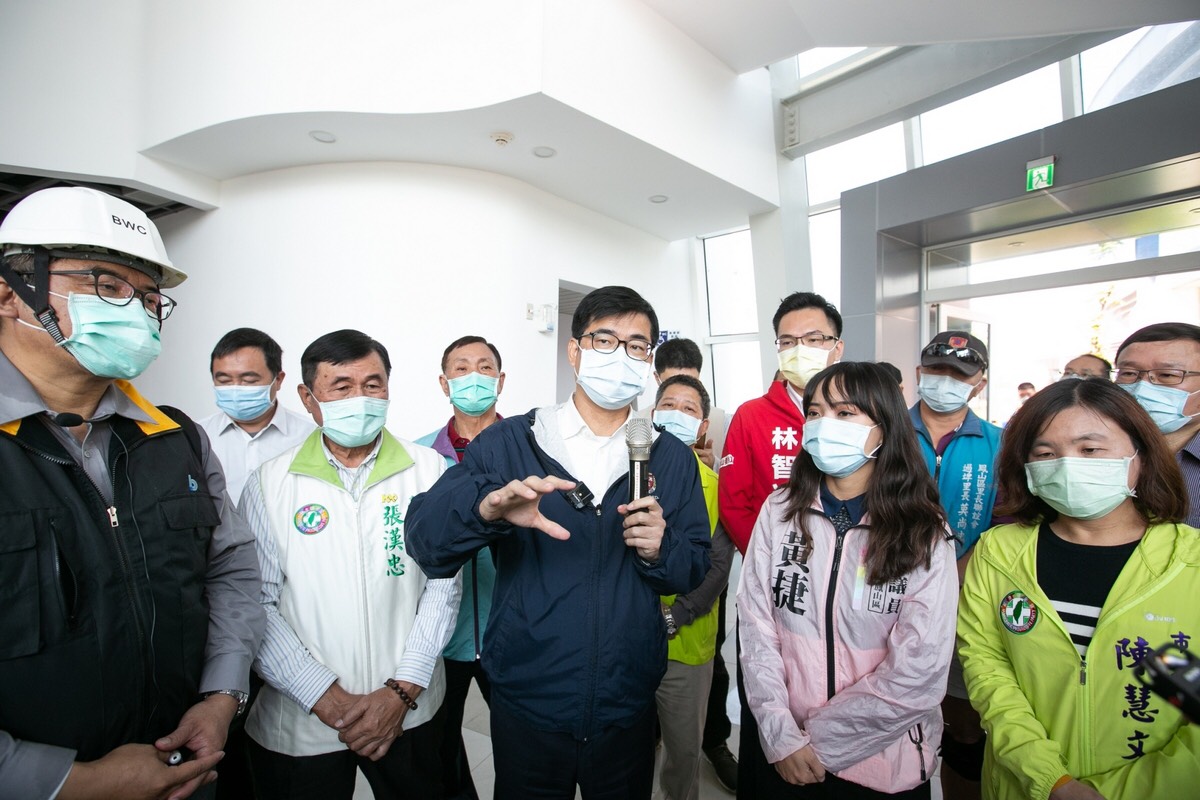 When Chen Qimai walked and inspected on January 15, Huang Jie (second from right) followed him the entire way.  (Informational photo) Image: Kaohsiung City Government / provided