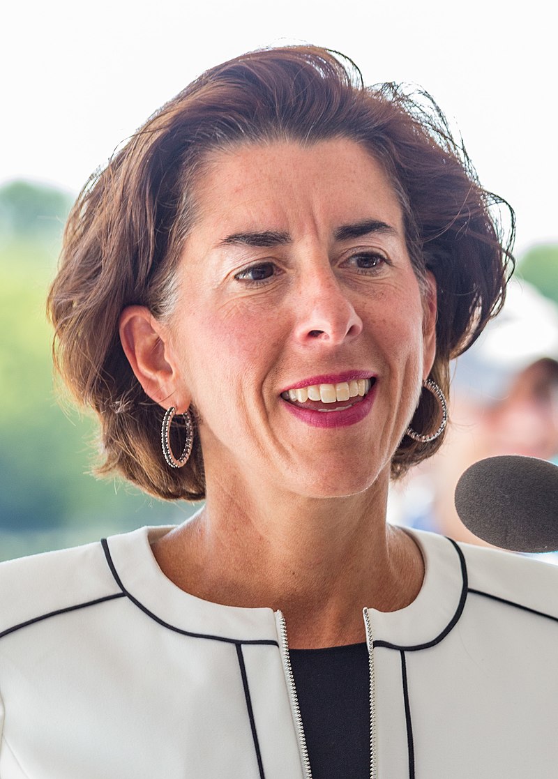 現任羅德島州州長、曾任風險投資家的吉娜·雷蒙多(Gina Marie Raimondo)被拜登提名為商務部部長。   圖:翻攝自維基百科