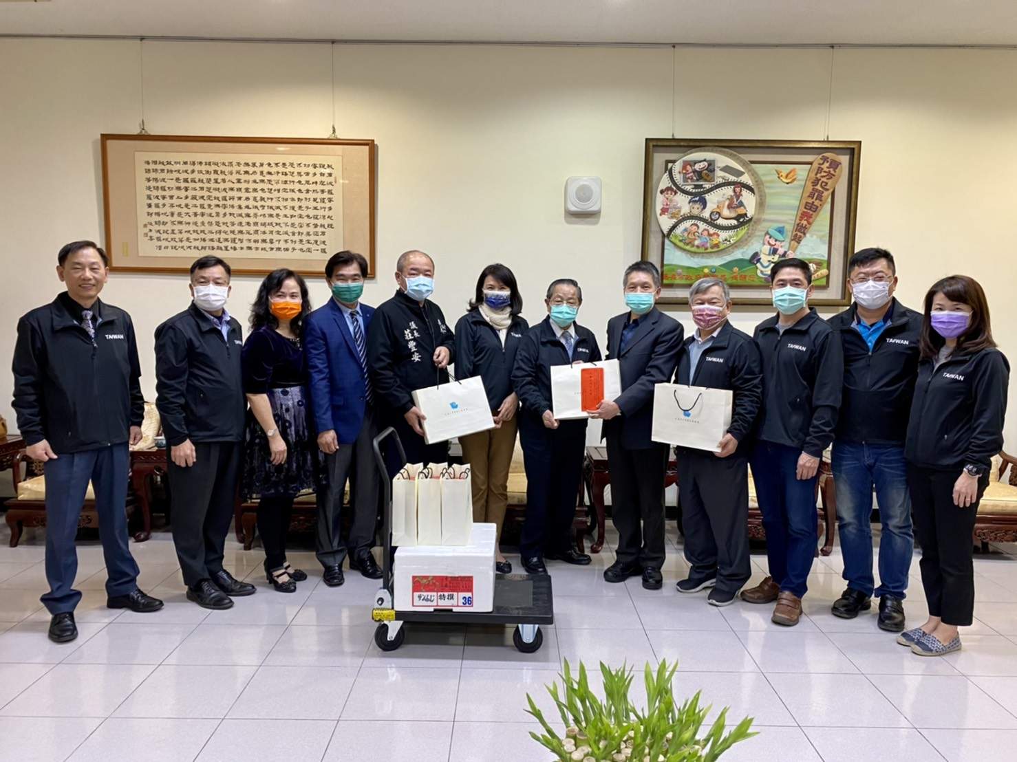 春安兼防疫  小英之友會慰問嘉義市員警辛勞