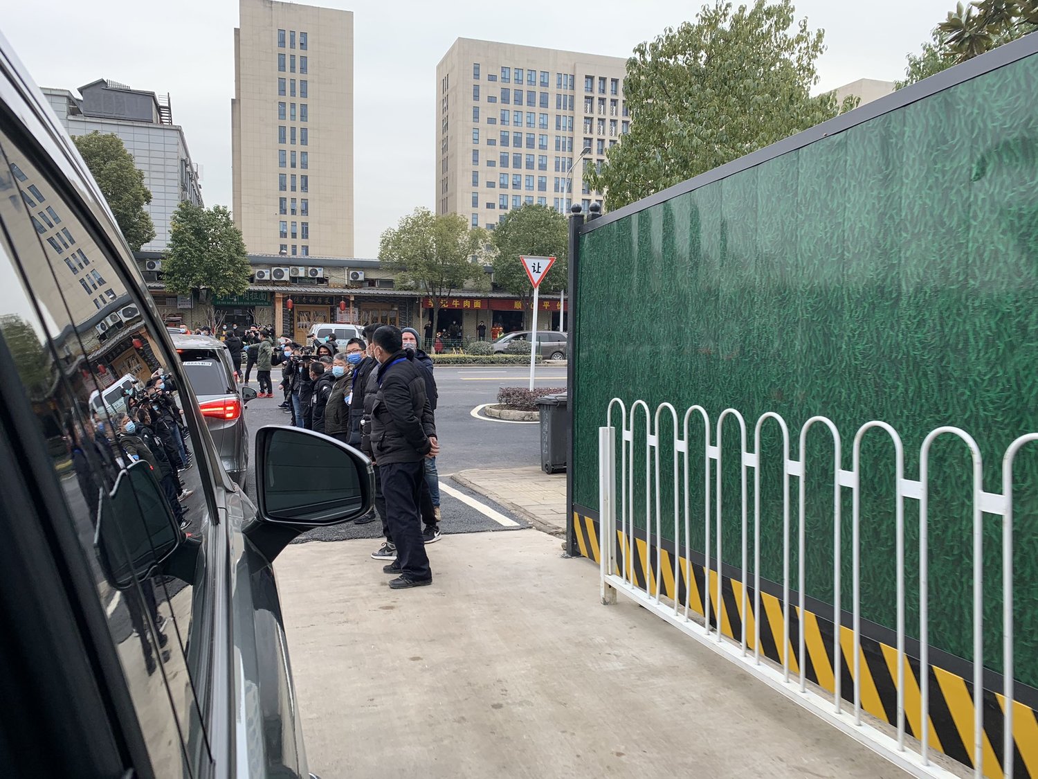 WHO小組進入華南海鮮市場 佛奇將與鍾南山線上對話