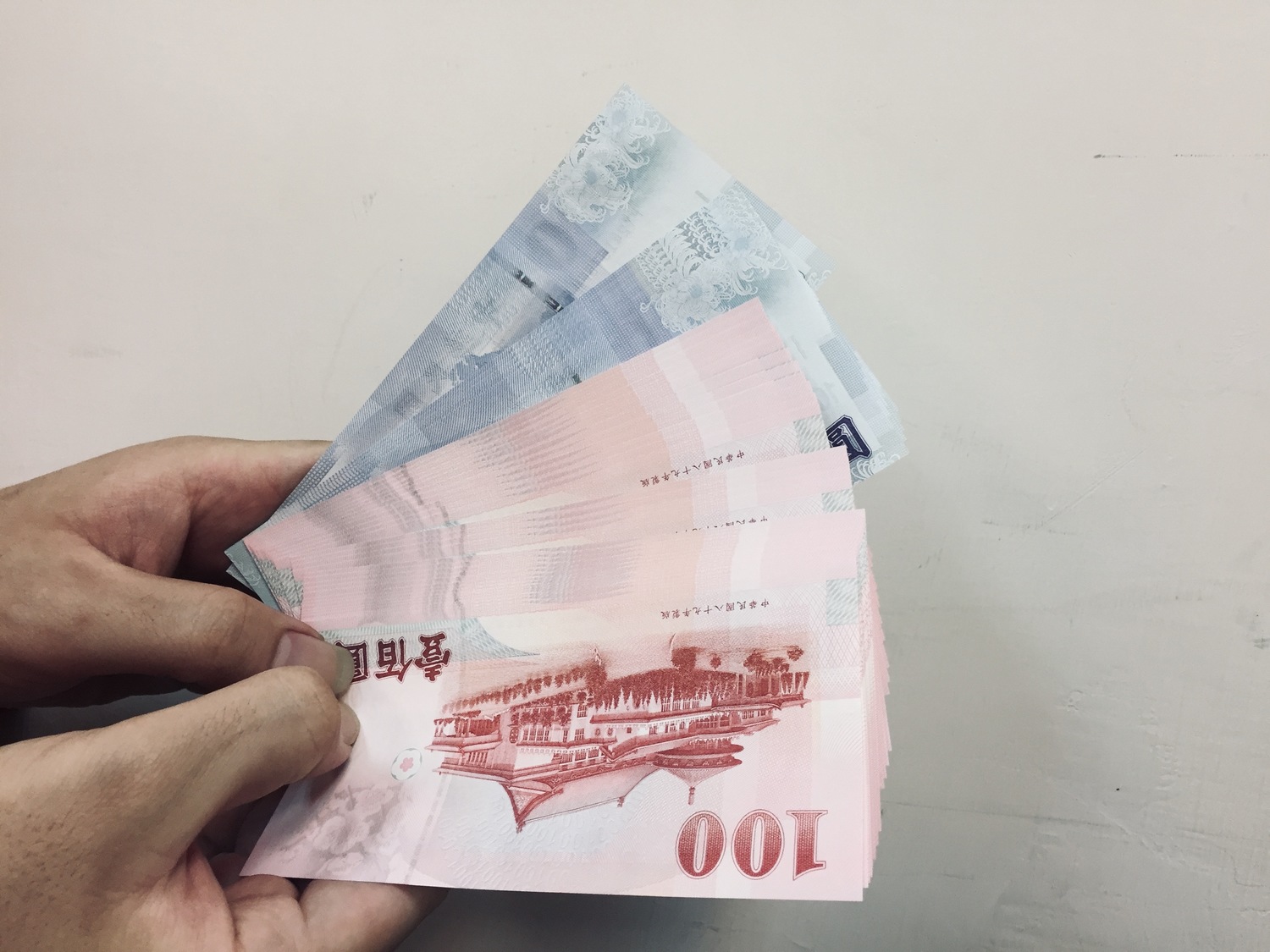 春節換新鈔明開跑！8金融機構採實名制、百元鈔每人限百張