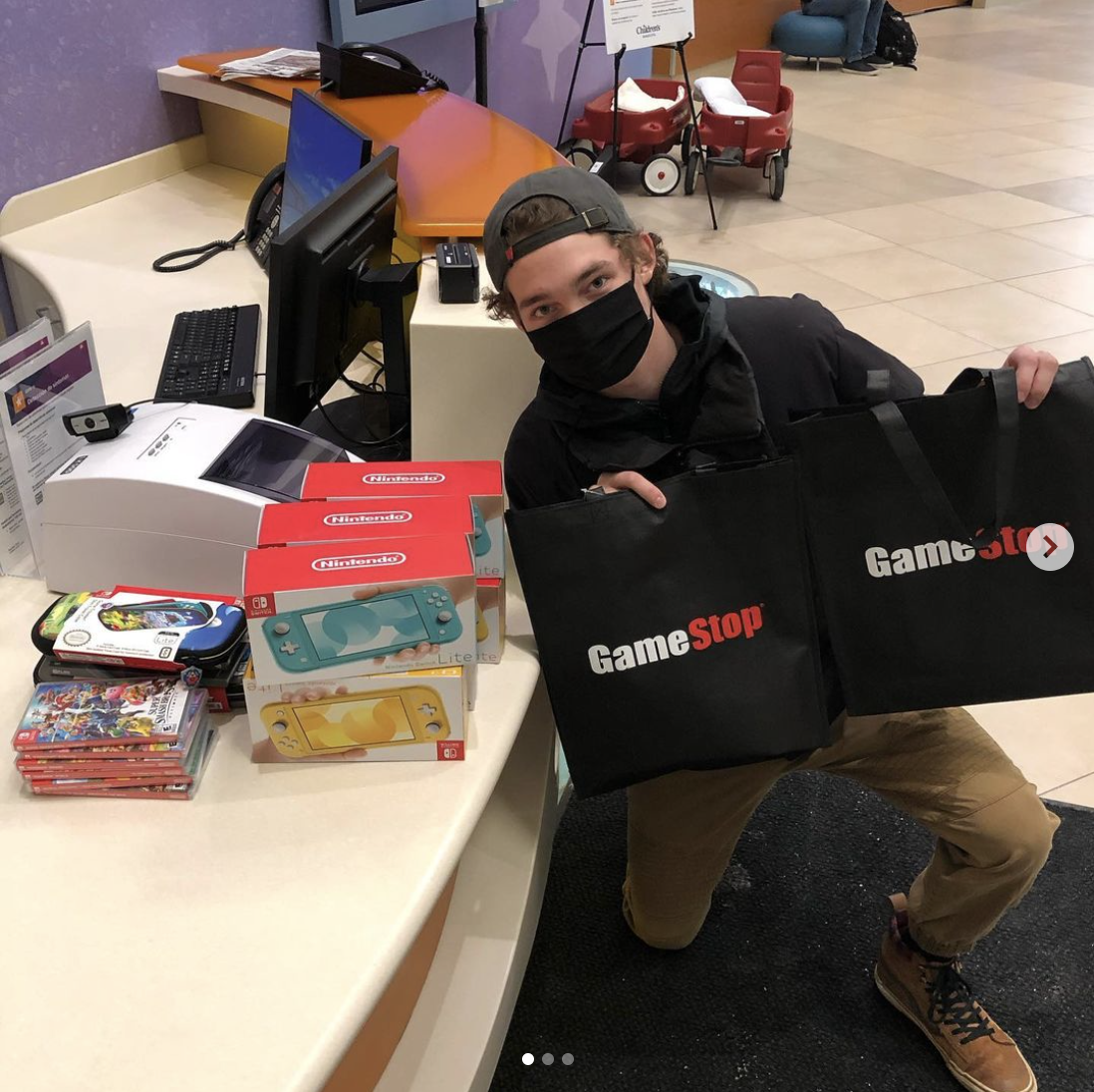 美大學生入手GameStop致富 發揮善舉購6台Switch捐病童