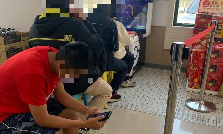 超商突然大排長龍！行家見「神機台」秒懂嘆：兒子都吵著要玩