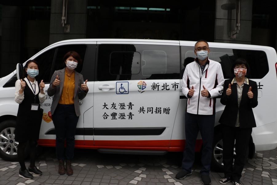 白珮茹媒合在地瀝青公司   捐贈新北第600輛復康巴士