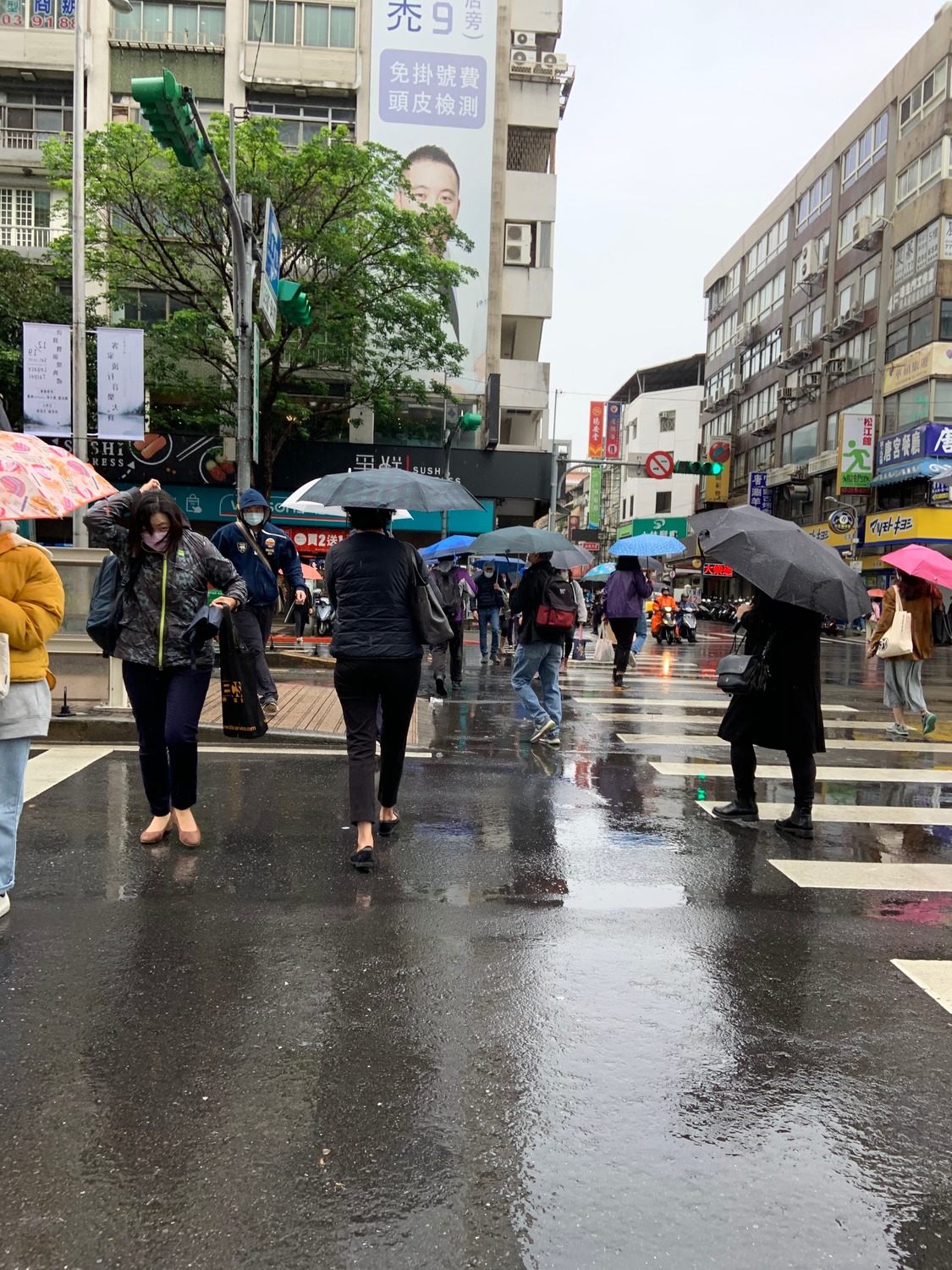 初二回娘家！北濕冷4縣市大雨特報 南暖晴高溫上看27度