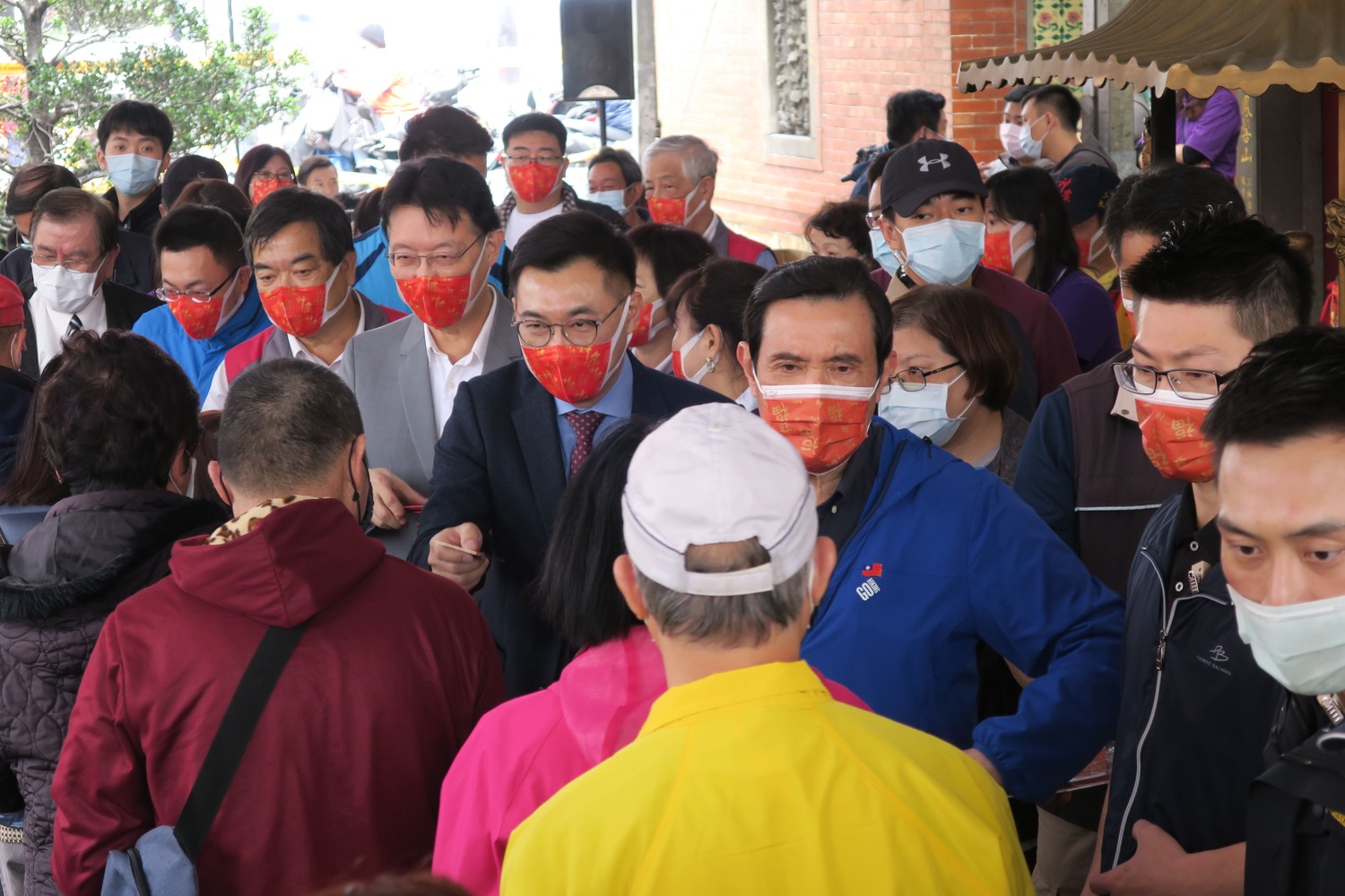 江啟臣、趙少康同台參拜先嗇宮  江籲團結：不管誰坐轎其他人就是負責抬轎