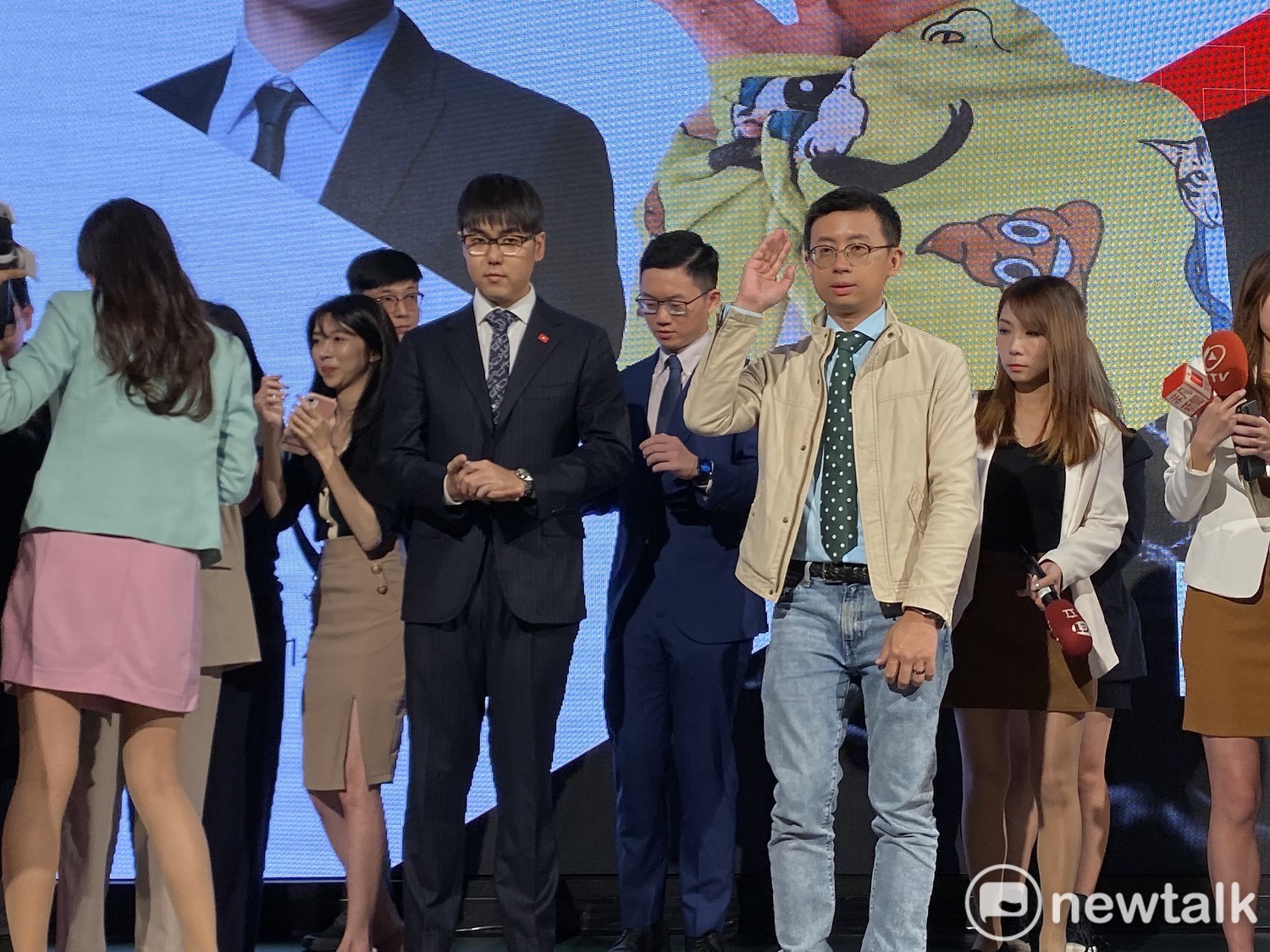 歡樂無法黨遭內政部廢黨  呱吉：階段性目標達成  沒後續要做的