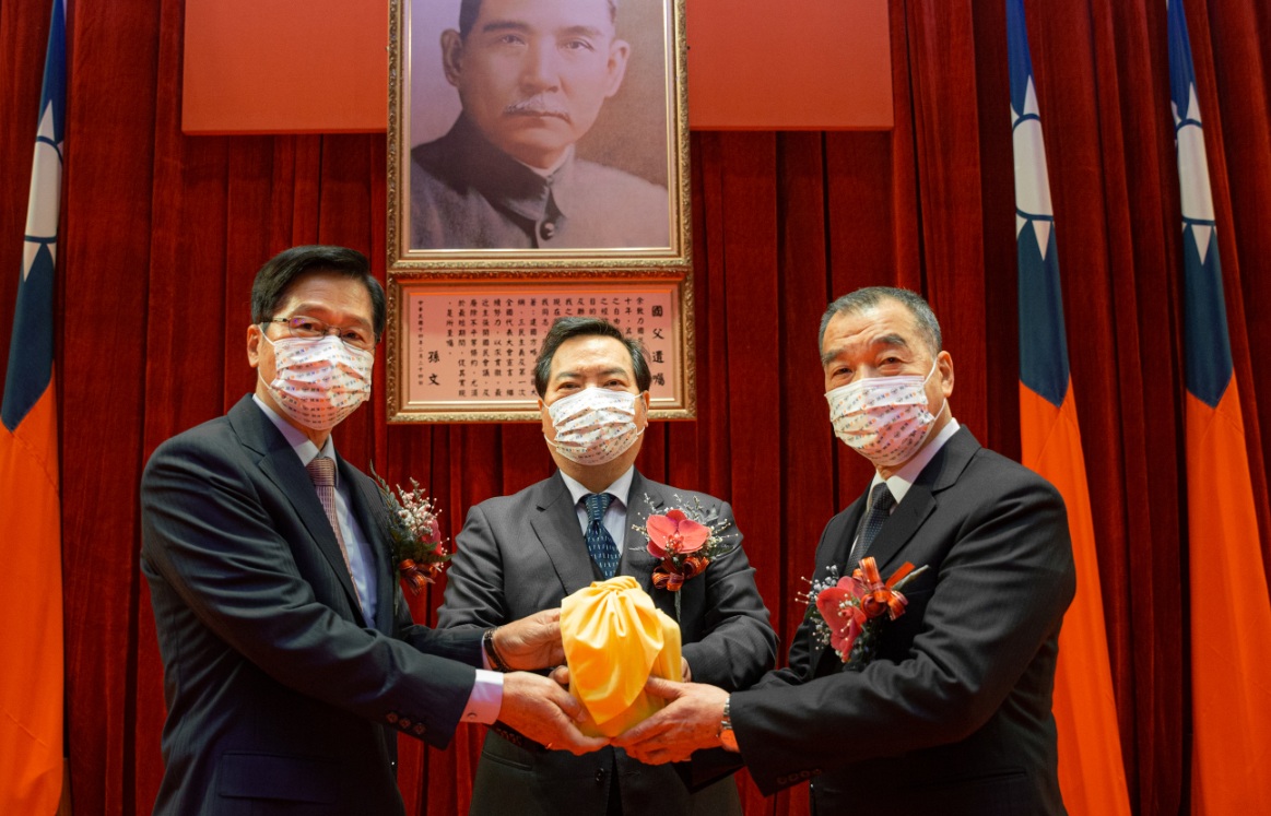 國防部長交接  「術德兼備」邱國正接手督軍台灣國防