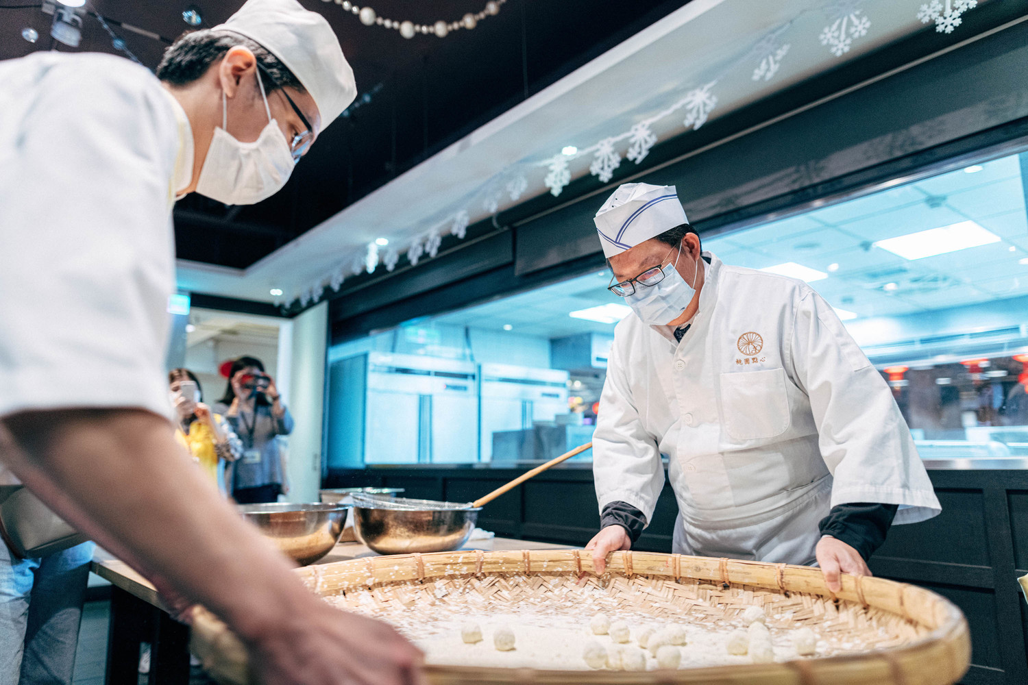 桃園元宵不輸基隆  鄭文燦接招：歡迎林右昌來挑戰