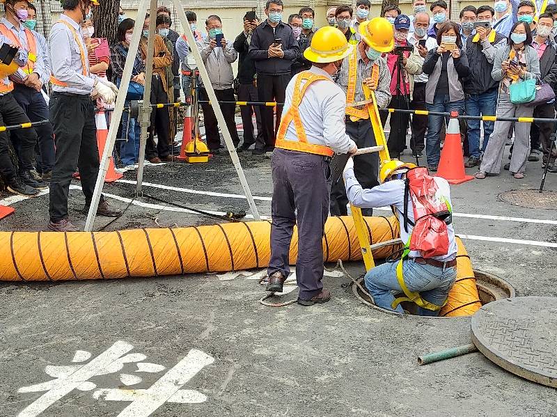 拒絕職災 高市勞工局舉辦污水池局限空間作業安全示範觀摩