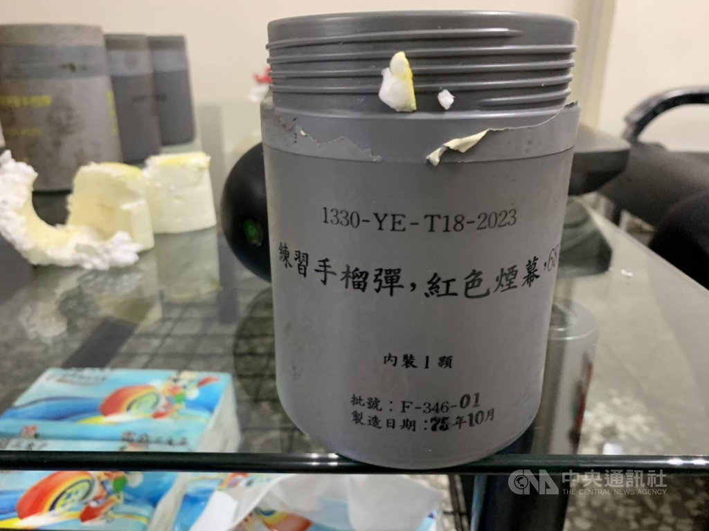 警局廢棄鐵櫃掉出6顆訓練手榴彈 鑑定無殺傷力