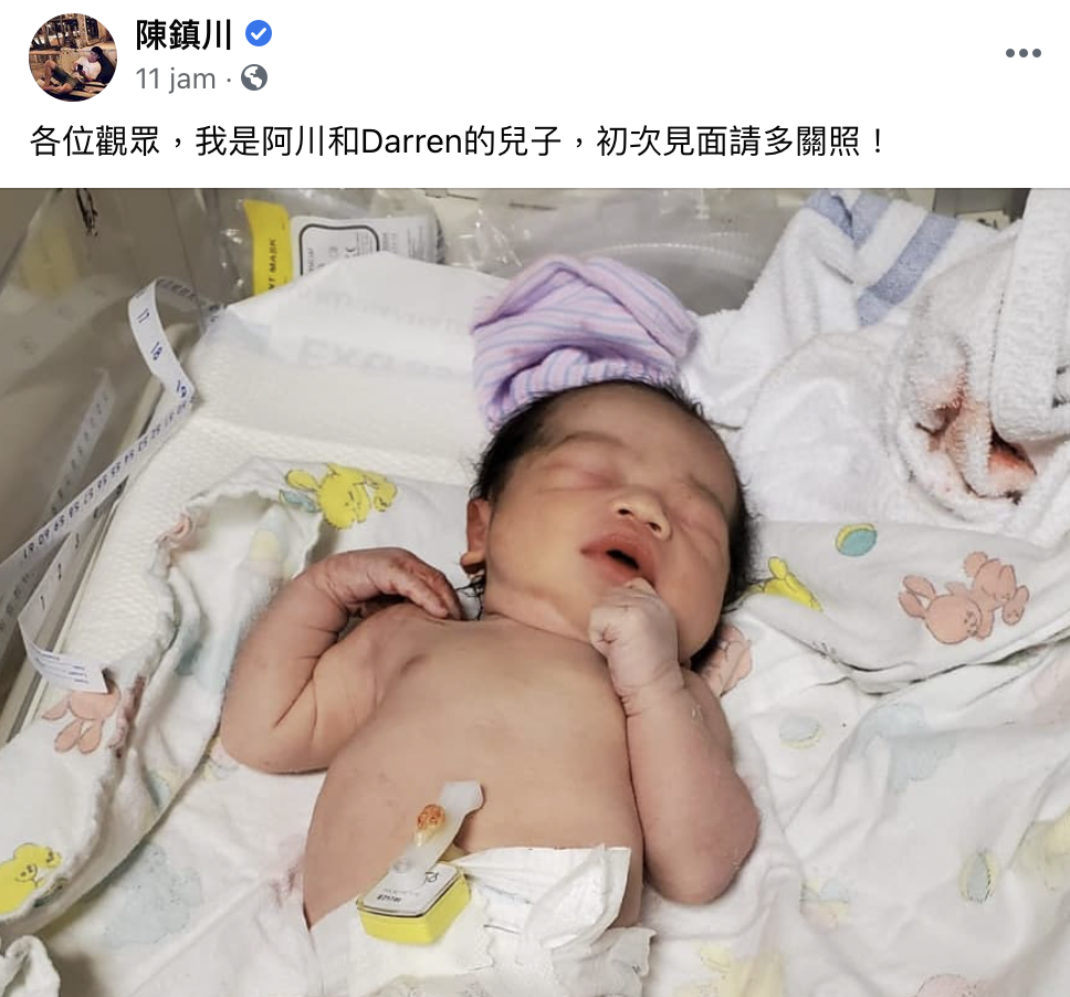 陳鎮川在臉書上發文寫下「各位觀眾,我是阿川和Darren的兒子,初次見面請多關照! 圖:翻攝自陳鎮川臉書 陳鎮川在臉書上發文寫下「各位觀眾,我是阿川和Darren的兒子,初次見面請多關照! 圖:翻攝自陳鎮川臉書