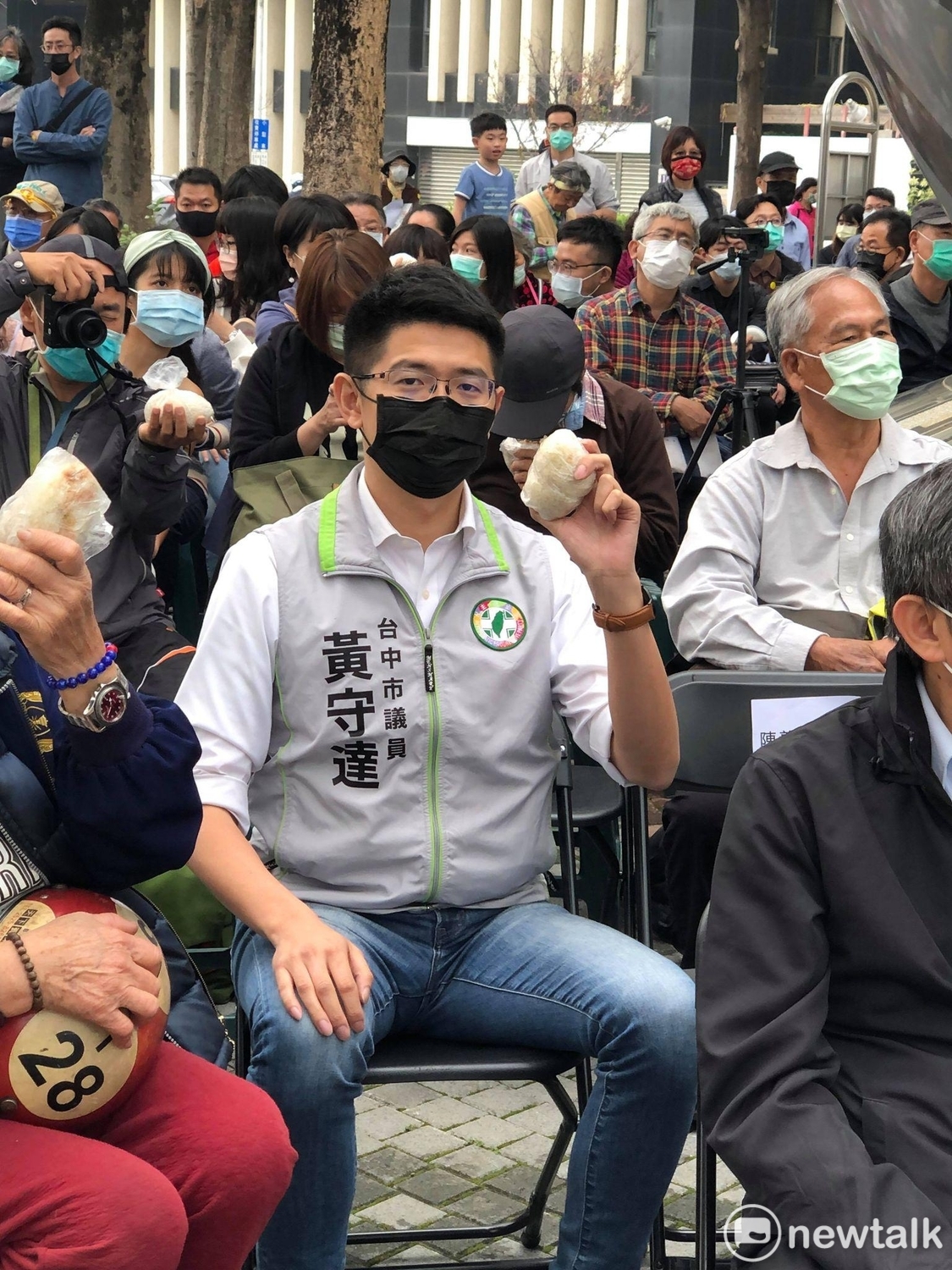 二七部隊長鍾逸人百歲慶生  林佳龍：台中精神值得尊敬