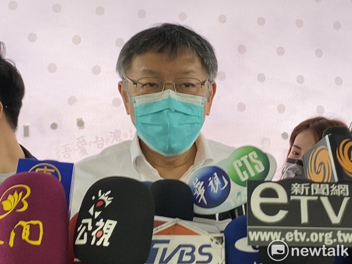 吳怡農指「綠白合」支持者精神錯亂 柯文哲酸：有人眼睛只有藍綠 很慘