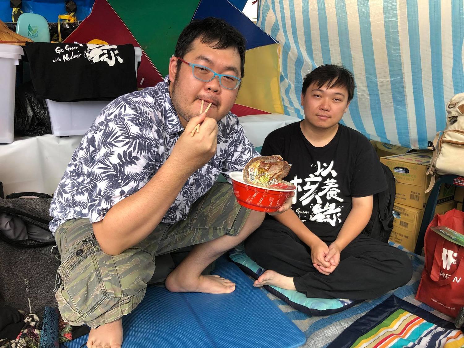 于美人揭東區糾纏行銷亂象  數位貂蟬回憶遭「乳白洗面乳」抹臉痛批世風壞