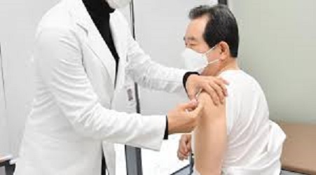 施打AZ疫苗 韓國7,567人出現不良反應 15人疑似因此死亡