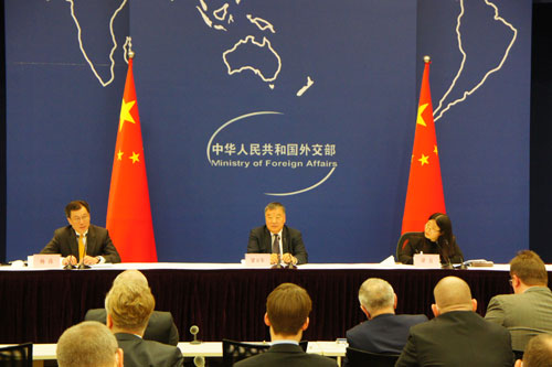 中國外交部提前洩露世衛調查報告:新冠病毒極不可能透過實驗室傳人