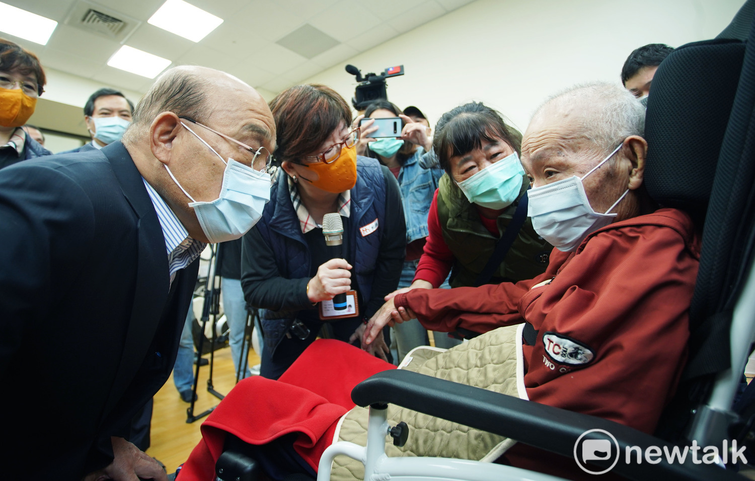 桃長照護理師染疫週年  蘇貞昌訪長照機構感謝協助防疫