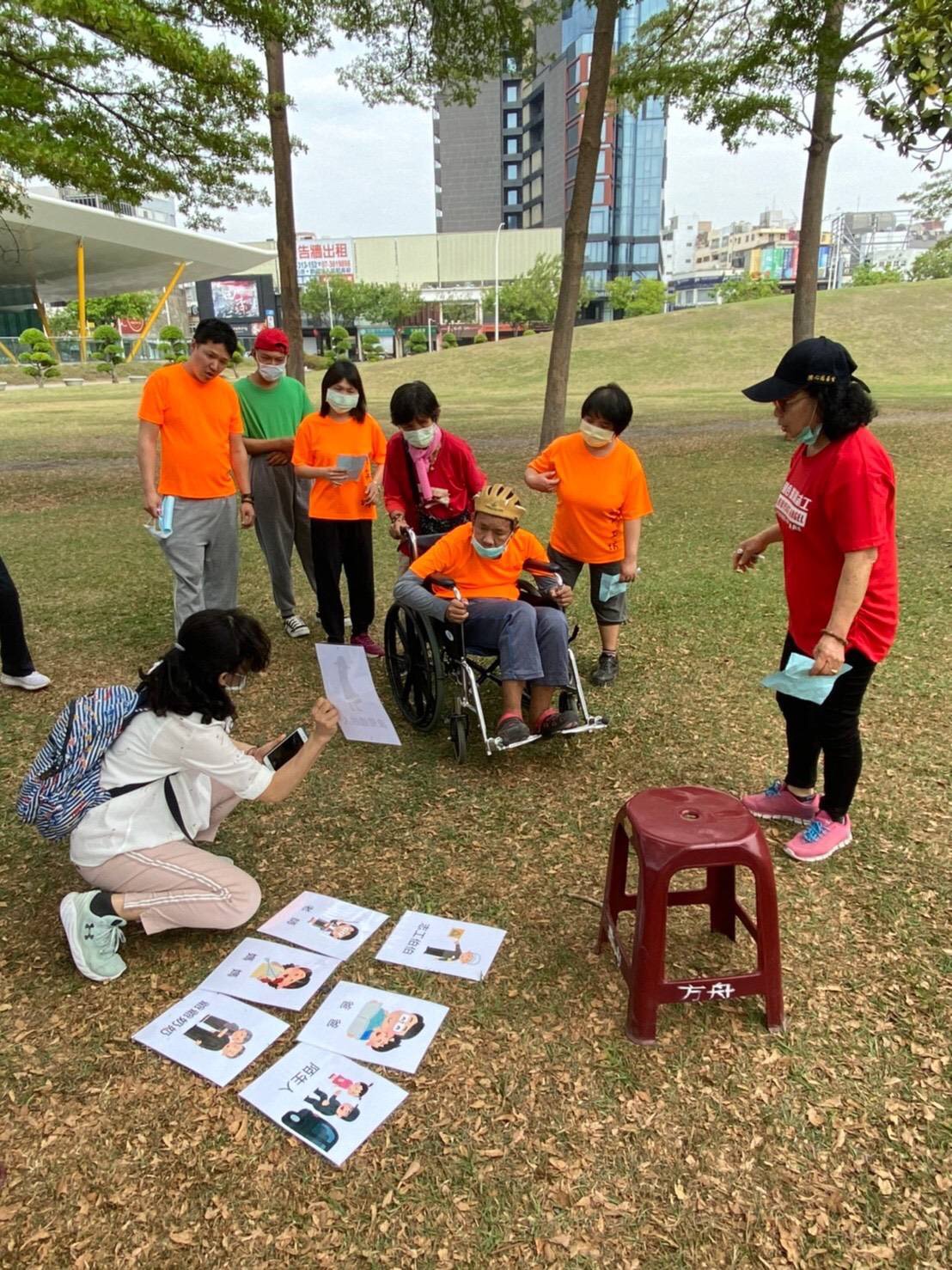 高雄市政府毒防局與方舟就業服務協會、濟心慈善會共同合作，在中央公園辦理「身心障礙者日間照顧服務嘉年華會」活動。   圖 : 高雄市政府 / 提供
