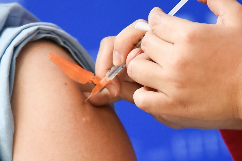 AZ疫苗開打首周　接種人數不到萬人