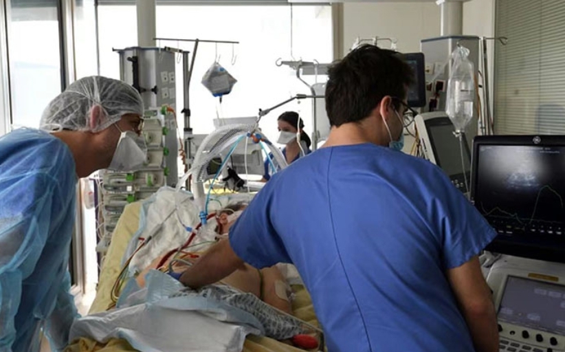 法國確診數全球第四高！41位醫生聯名警告「醫院將被迫挑選病人」 | 國際