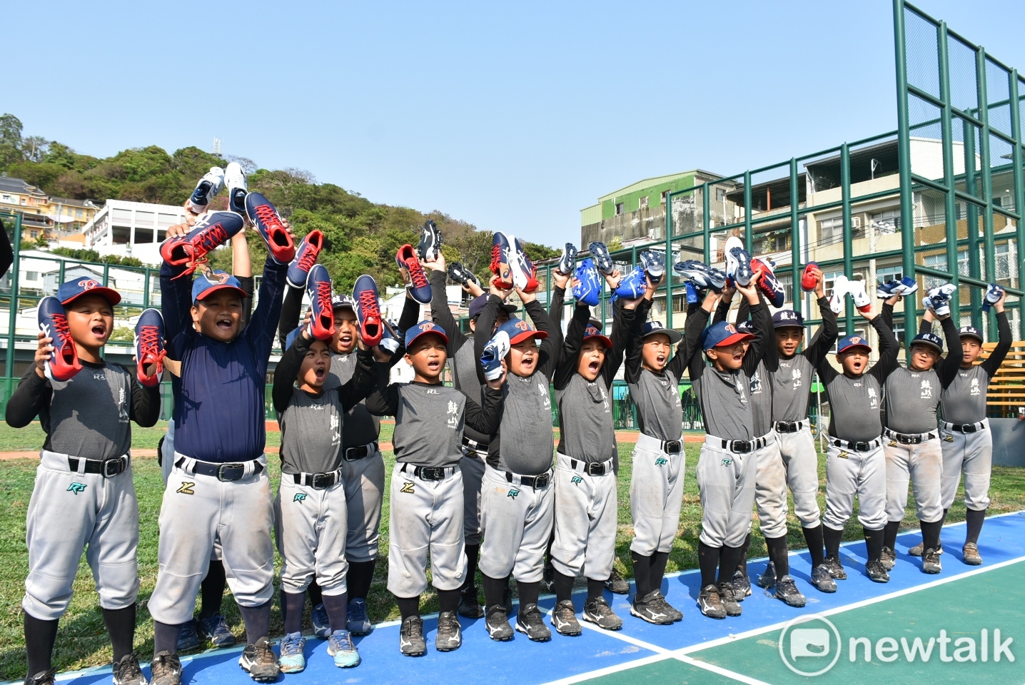兒童公益棒球賽登場  光覺心靈文教協會送愛到高市鼓山國小