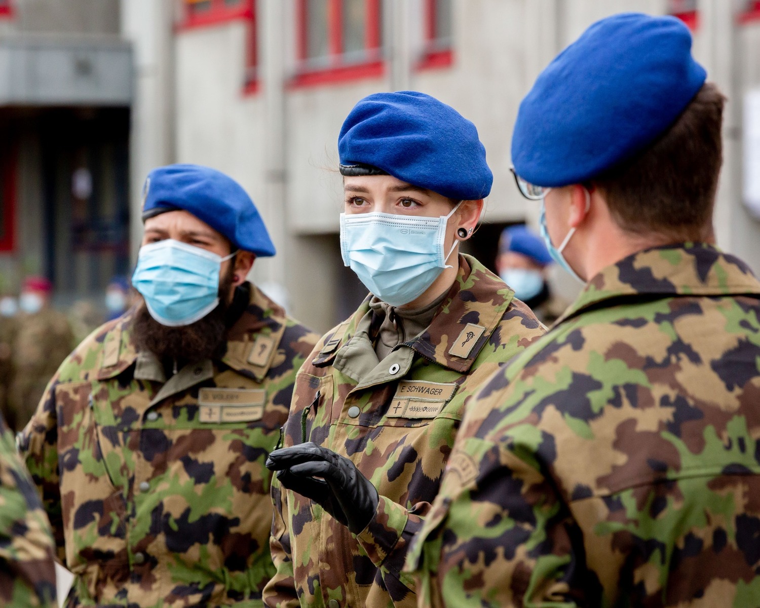 終於准許穿女性內衣了! 瑞士女國防部長下令 更改部隊服裝規定