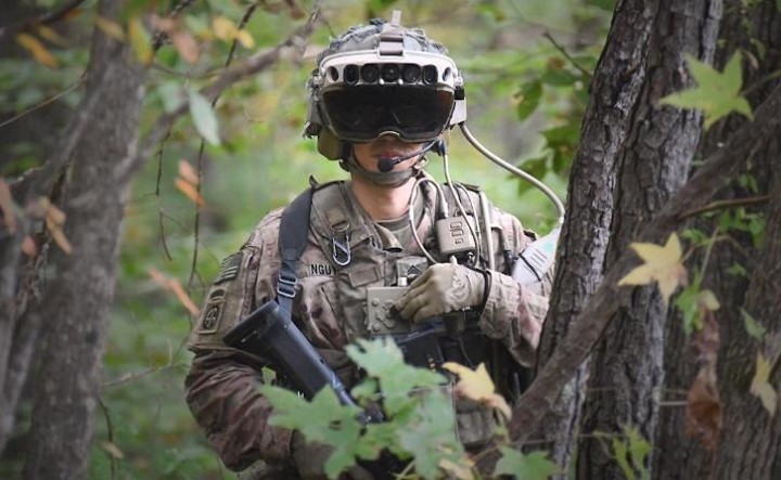 美國陸軍日前宣布，和微軟公司簽訂為期10年、高達219億美元的合約，微軟將提供軍方12萬套軍用AR設備。   圖：翻攝自PEO Soldier Instagram