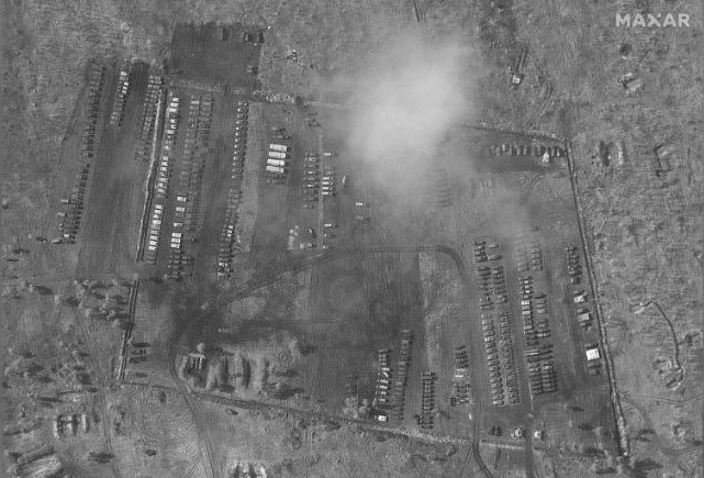 從Maxar的衛星圖像中檢視俄羅斯與烏克蘭邊境，可以發現俄羅斯派出多輛軍車聚集在沃羅涅日地區。   圖：翻攝自maxar網站