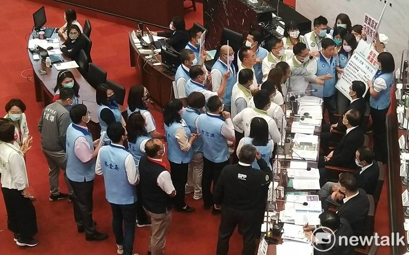 陳其邁施政報告  國民黨團要求興達電廠「2年停4部」 | 政治 | 新頭