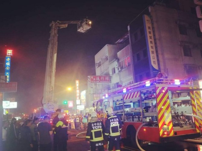 台中深夜奪命惡火 中華夜市鐵皮加蓋民宅樓梯間救出3童送醫不治 社會 新頭殼newtalk