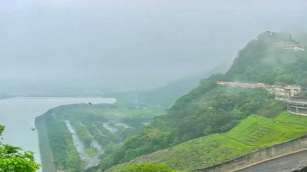 久旱逢甘霖！雨降石門水庫集水區 鄭文燦嗨爆：終於聽見下雨的聲音
