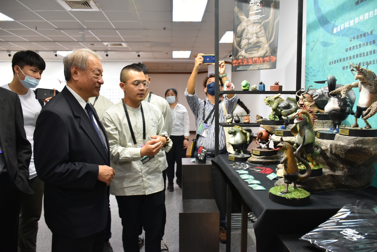 正修科大視傳系「畢業成果展─甜甜圈特攻隊」秀設計創意