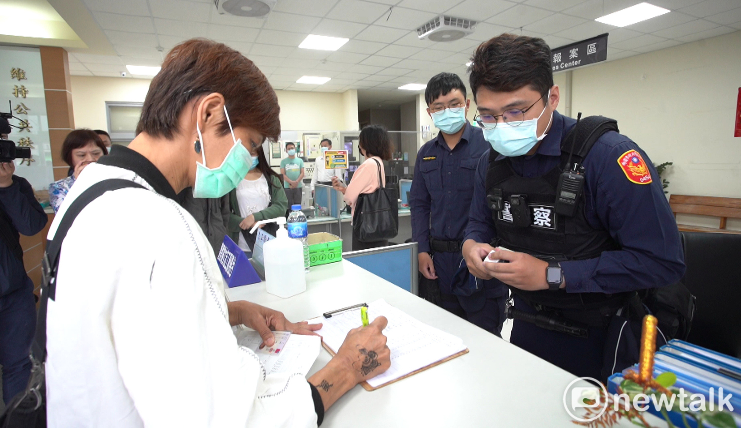 控警不當盤查 詹姓女師赴派出所提告